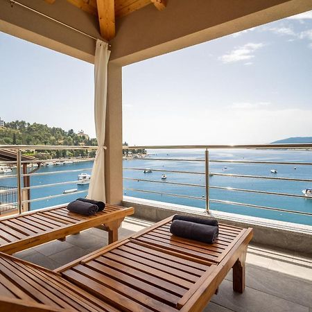 Seafront 2-Bedroom Apartment Nika - Rabac Kültér fotó
