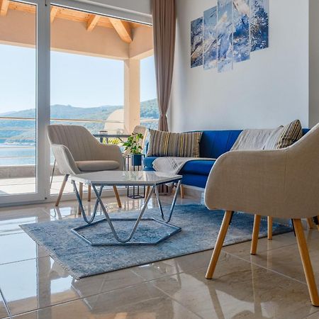 Seafront 2-Bedroom Apartment Nika - Rabac Kültér fotó