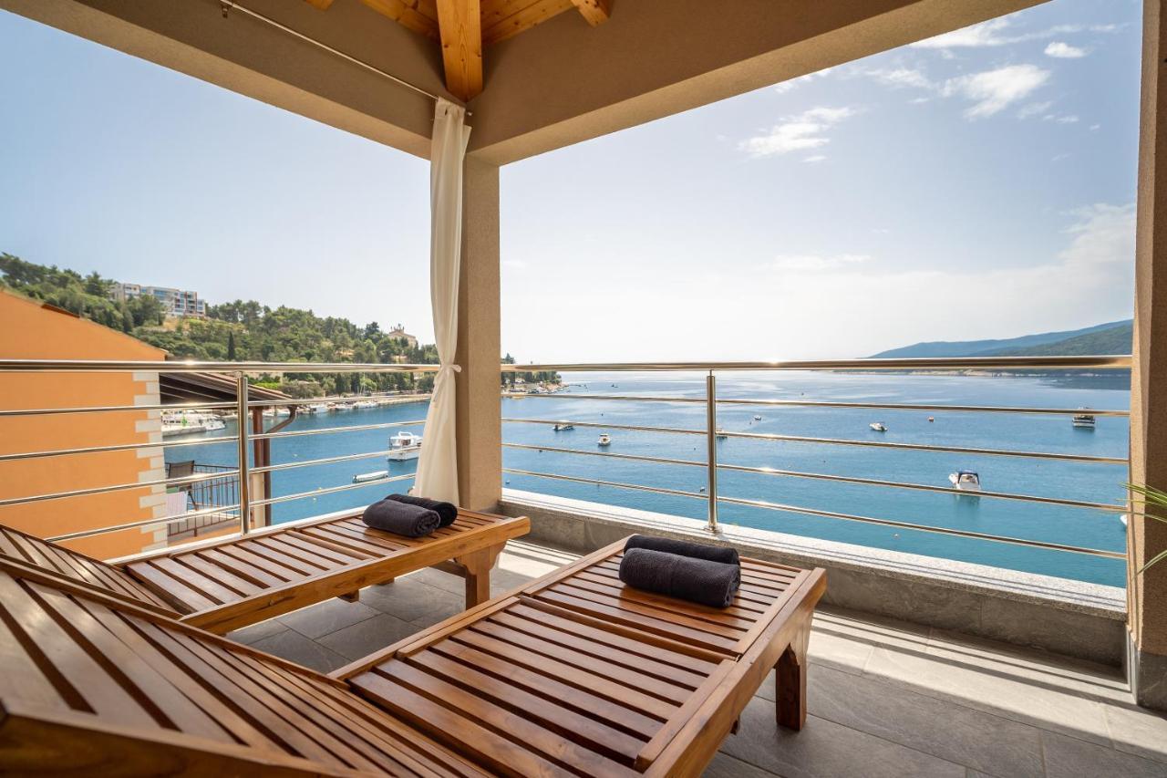 Seafront 2-Bedroom Apartment Nika - Rabac Kültér fotó