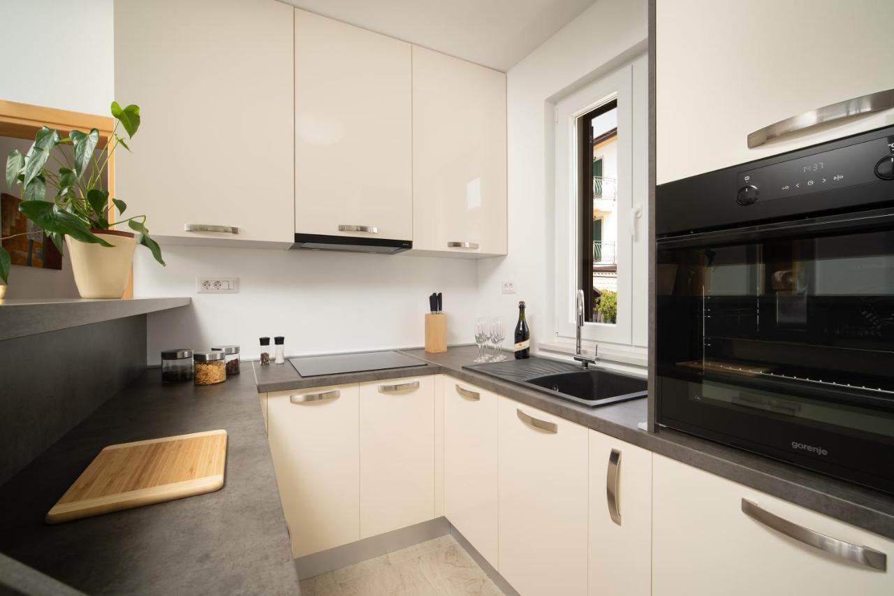 Seafront 2-Bedroom Apartment Nika - Rabac Kültér fotó