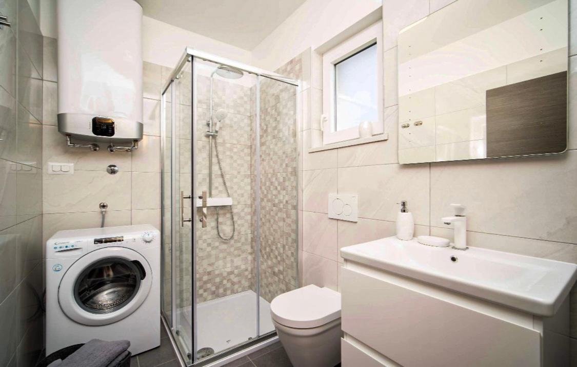 Seafront 2-Bedroom Apartment Nika - Rabac Kültér fotó
