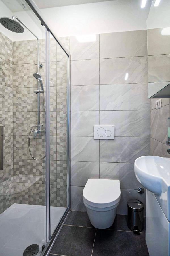Seafront 2-Bedroom Apartment Nika - Rabac Kültér fotó