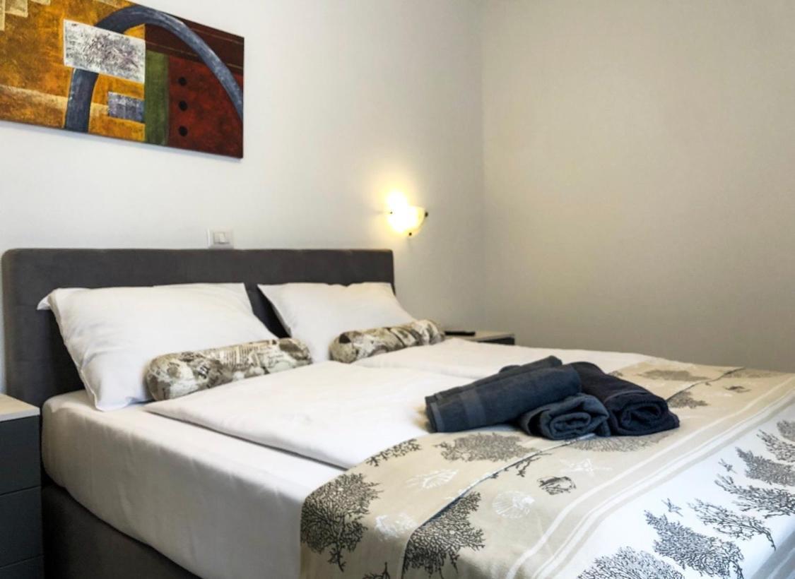 Seafront 2-Bedroom Apartment Nika - Rabac Kültér fotó