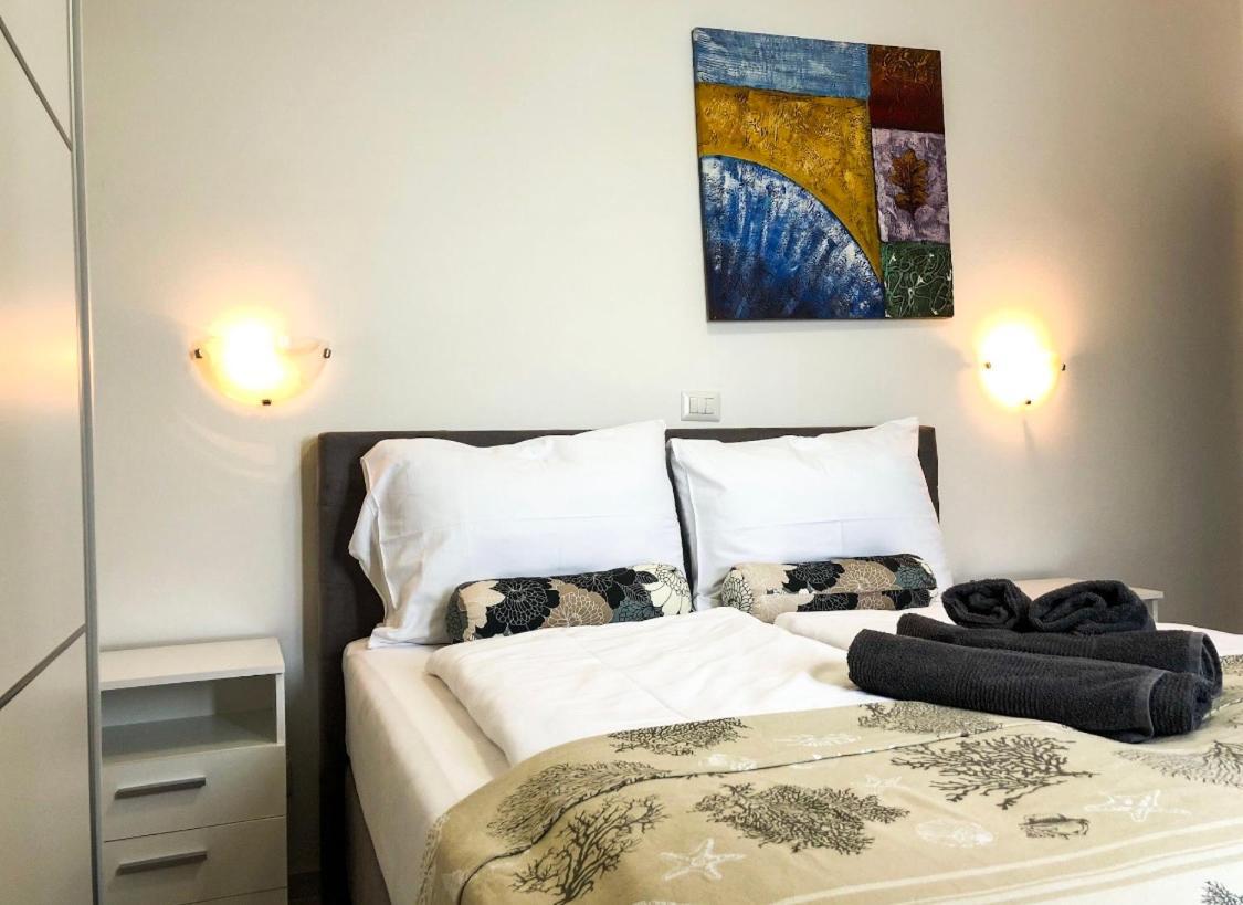 Seafront 2-Bedroom Apartment Nika - Rabac Kültér fotó