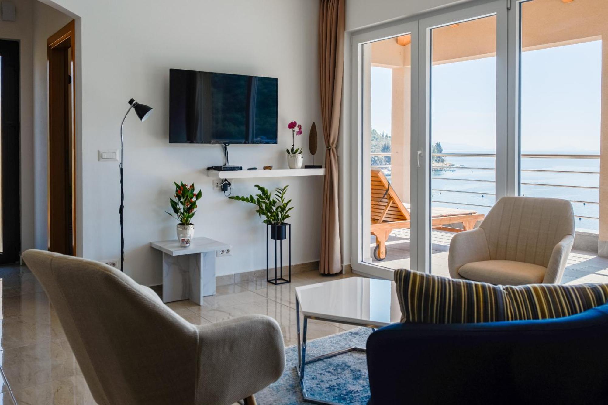 Seafront 2-Bedroom Apartment Nika - Rabac Kültér fotó