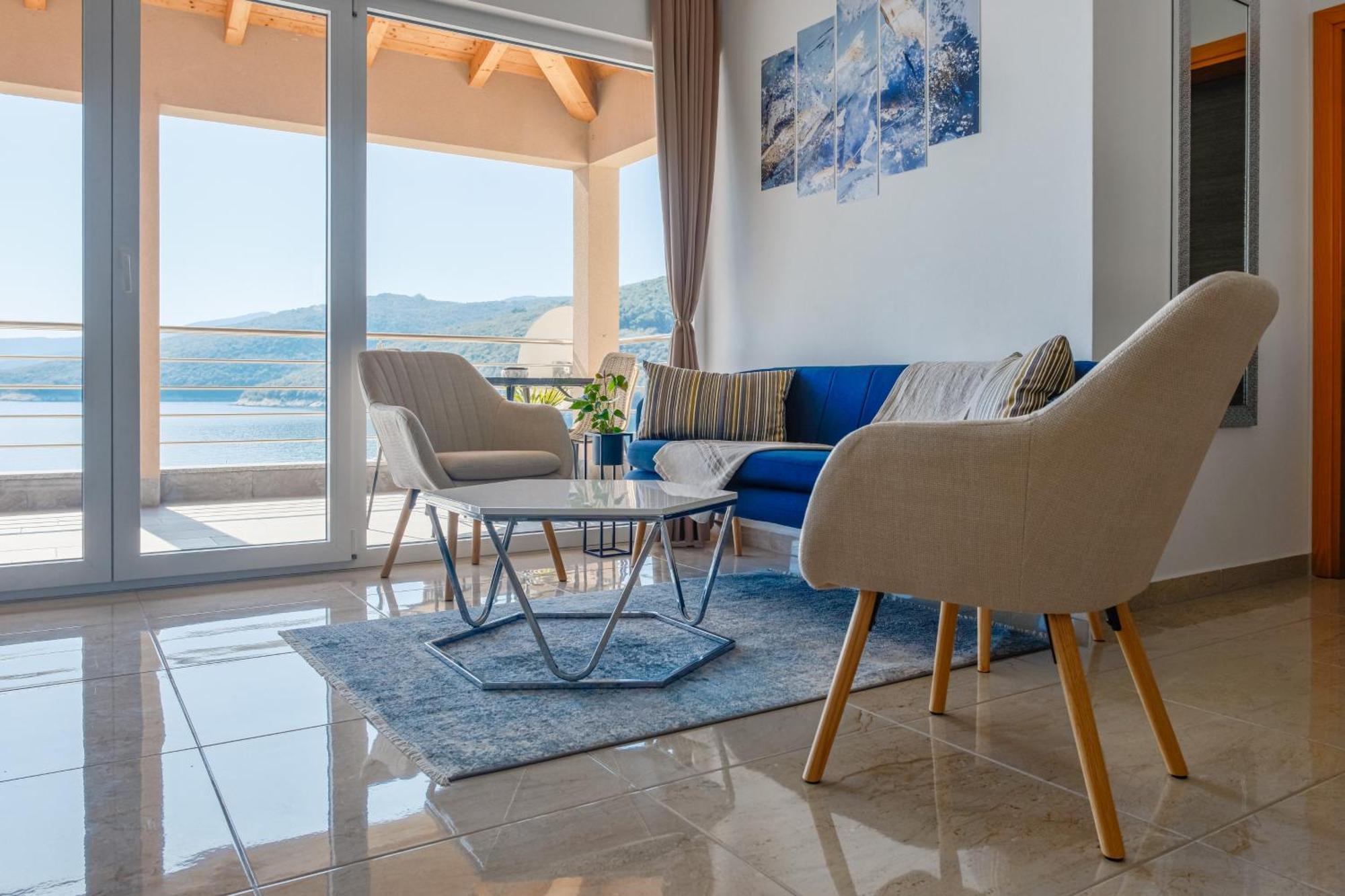 Seafront 2-Bedroom Apartment Nika - Rabac Kültér fotó